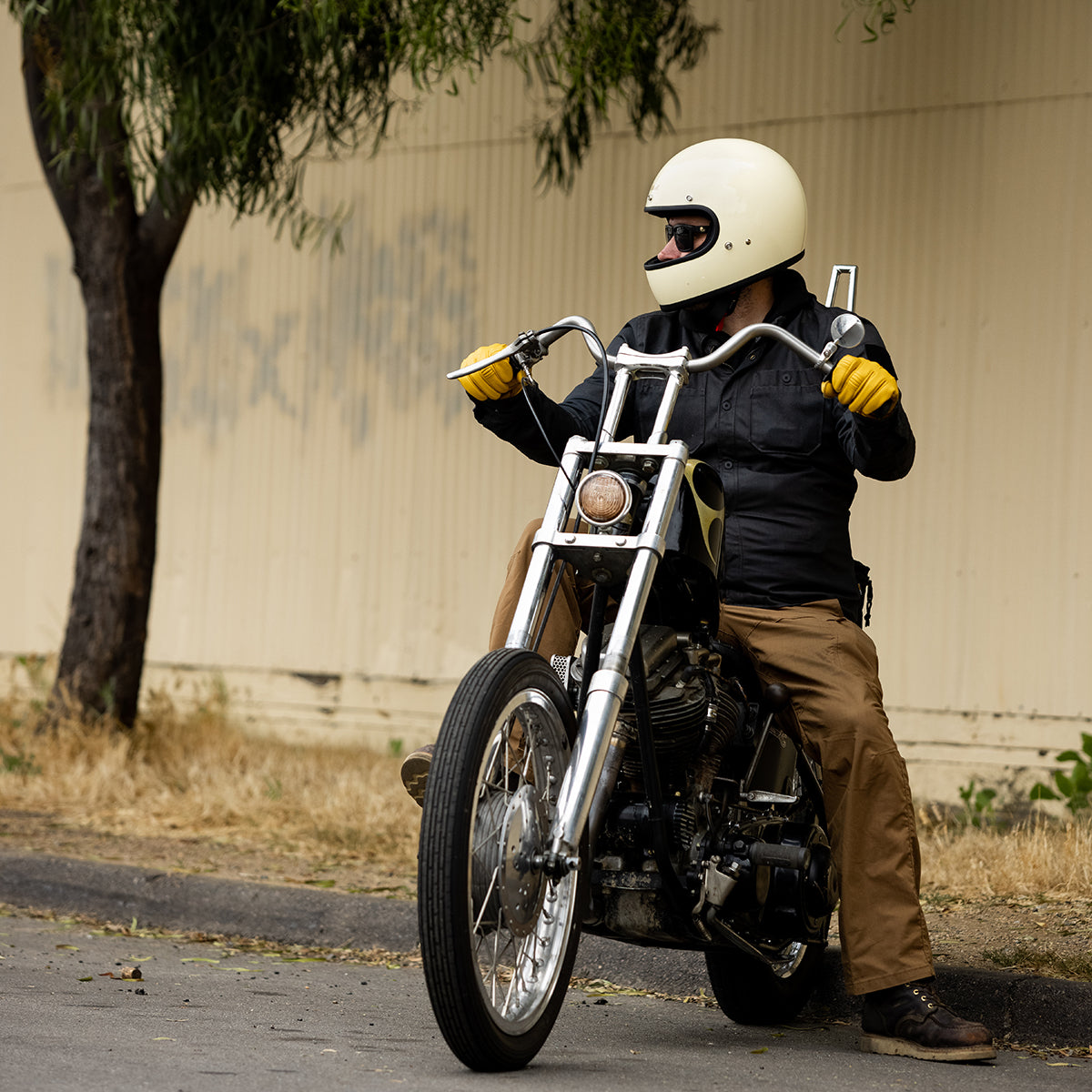 White 2024 harley helmet